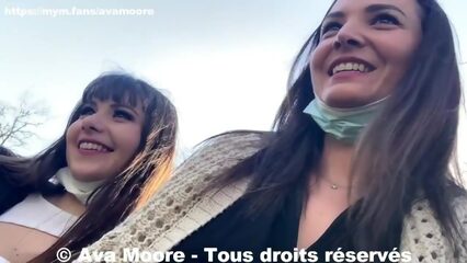 Девушки повелись на пикап парня и отсосали ему член